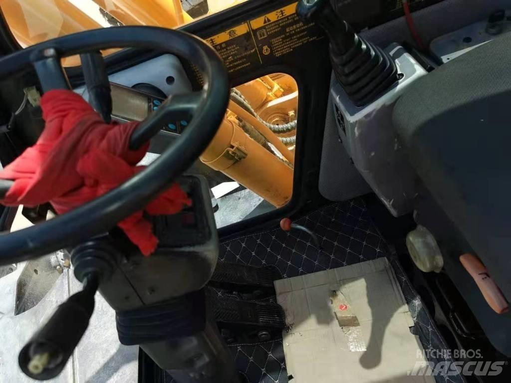 Hyundai R210W-7  휠 굴삭기