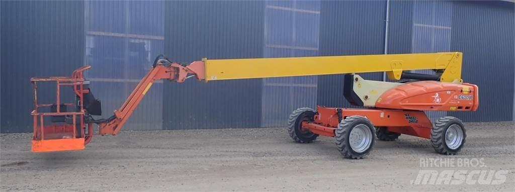 JLG E600JP 관절형 전동이동 리프트