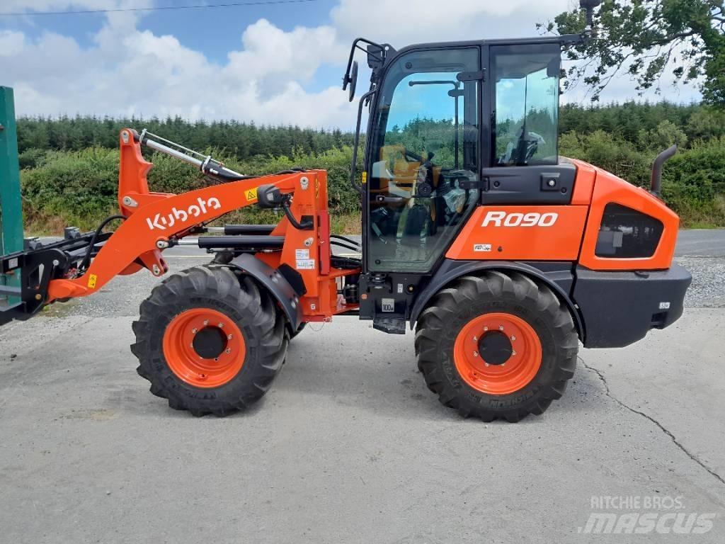 Kubota R 090 텔러 핸들러