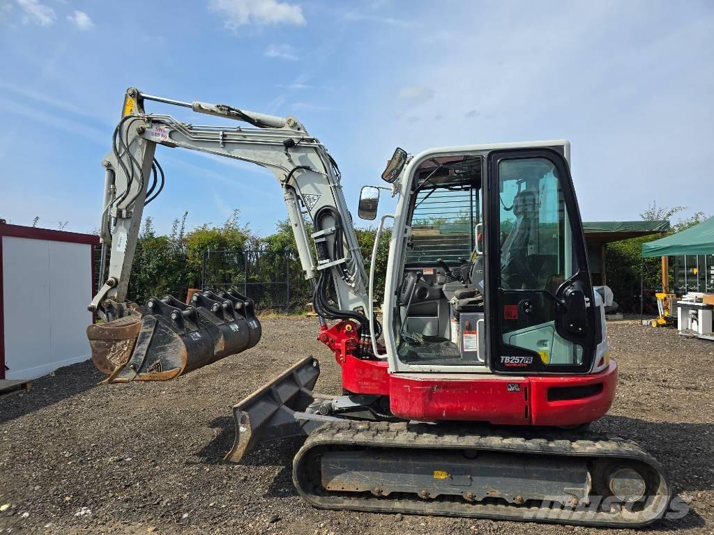 Takeuchi TB 257 FR 소형 굴삭기 7톤 미만