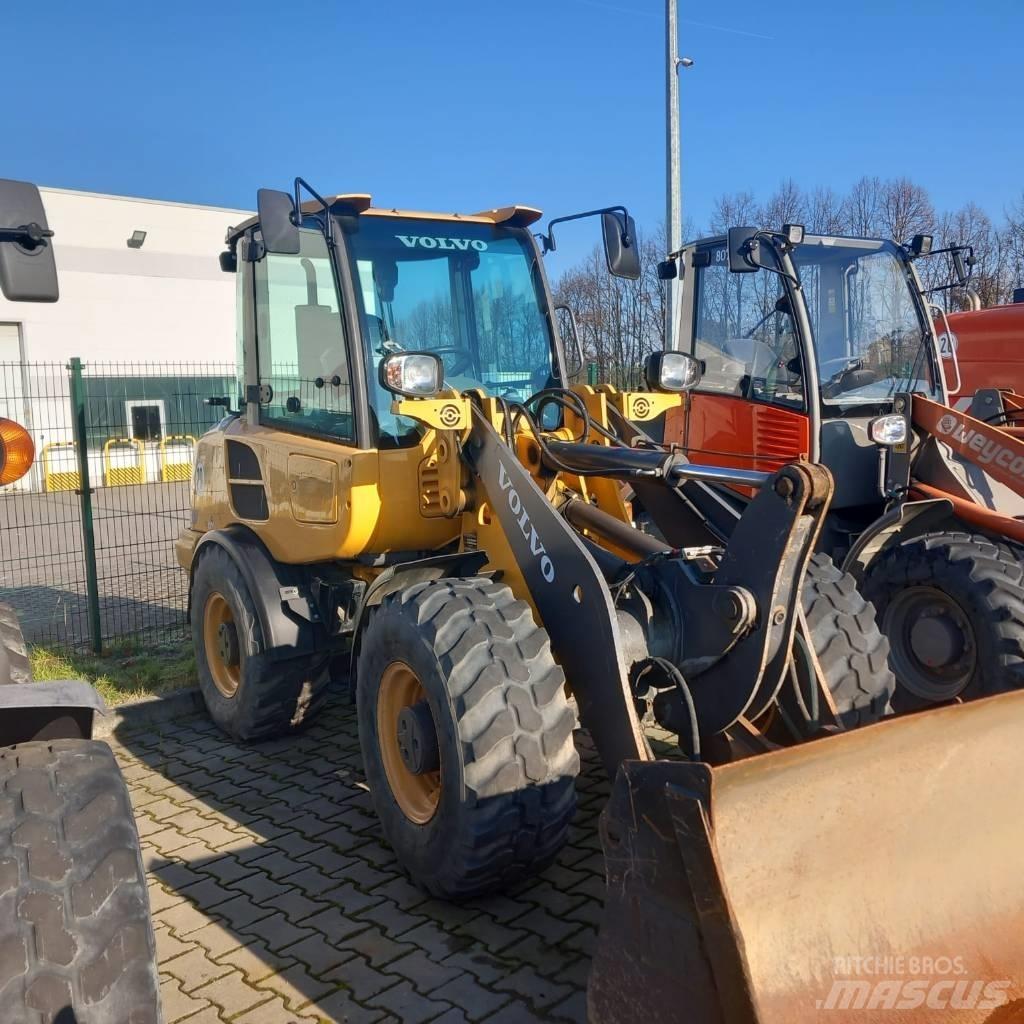 Volvo L 28 F  휠로우더