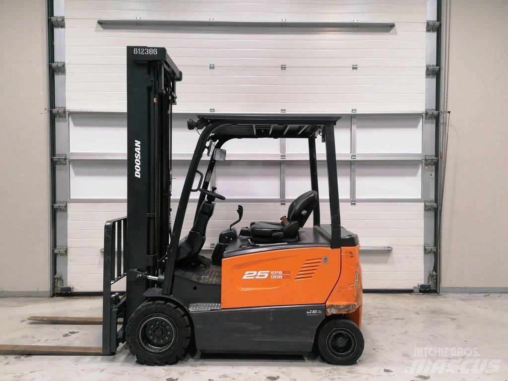 Doosan B25X-7 전동 지게차