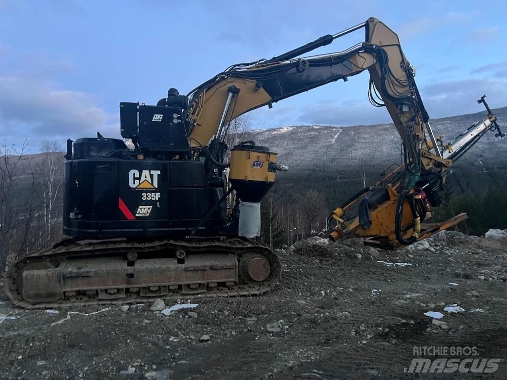 CAT 335 F L CR 도로 굴착기