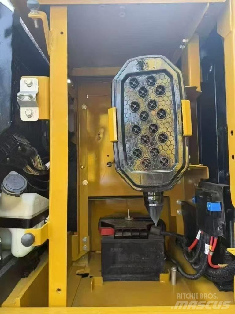 CAT 320 대형 굴삭기 29톤 이상