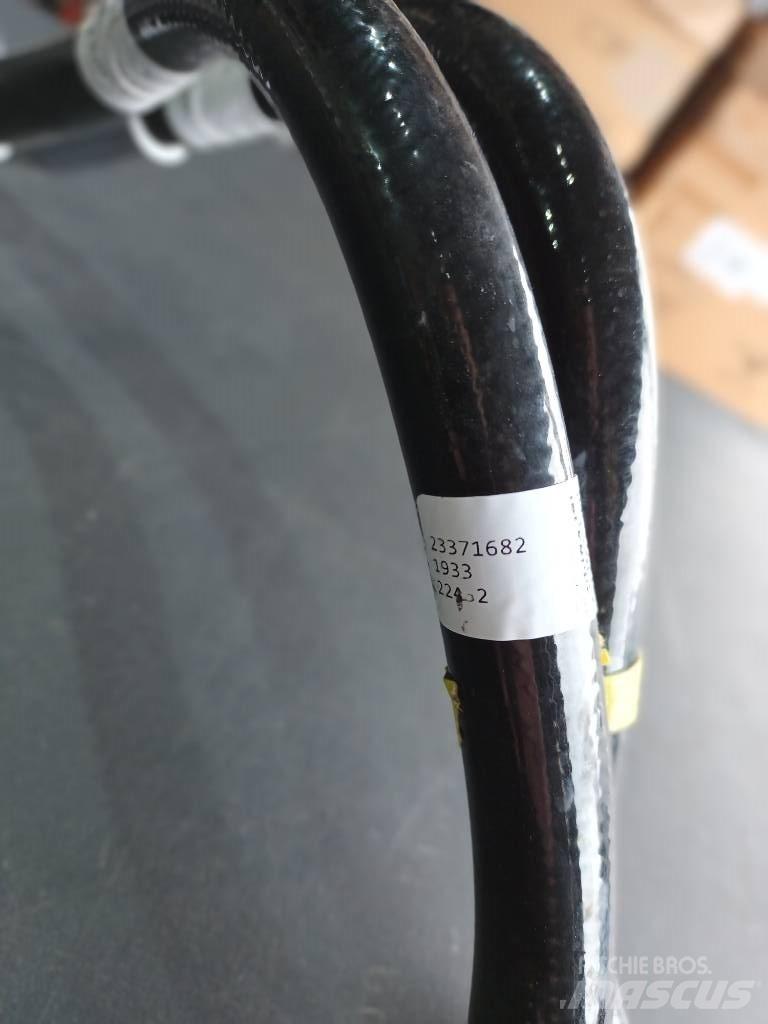 Volvo HOSE 23371682 엔진