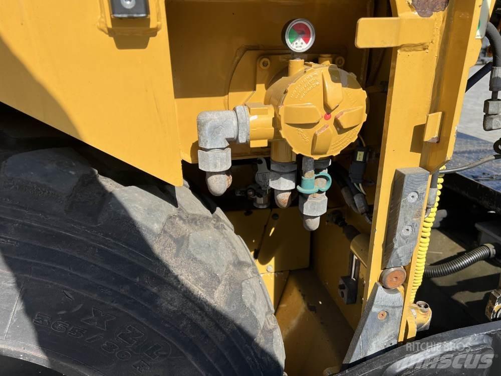 CAT AP 300 아스팔트 포장장비