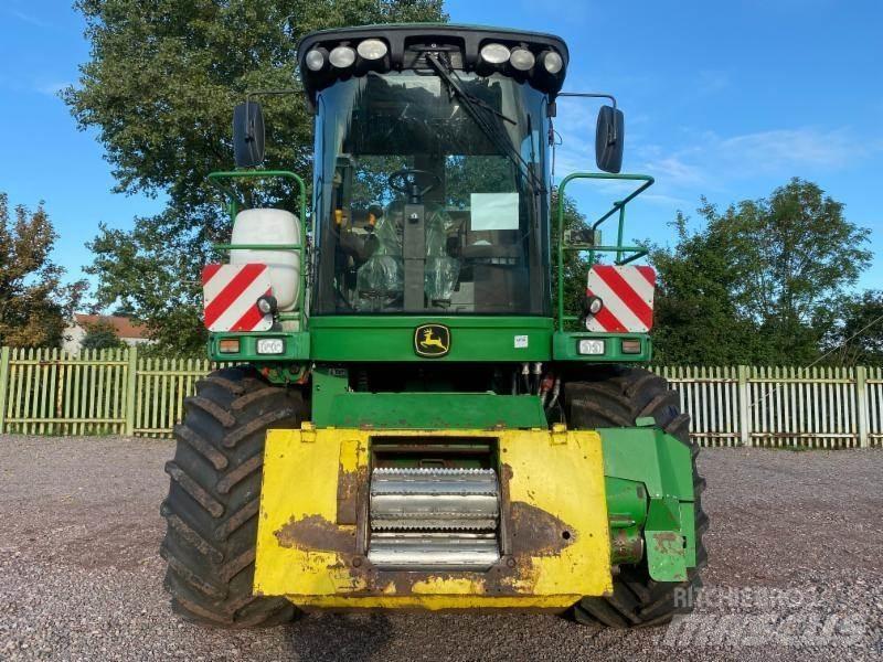 John Deere 7400 자동 초지기계