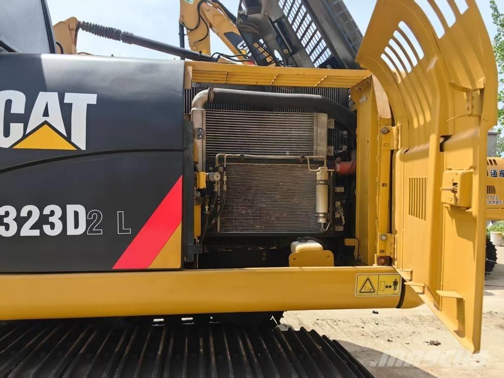 CAT 323 D 대형 굴삭기 29톤 이상
