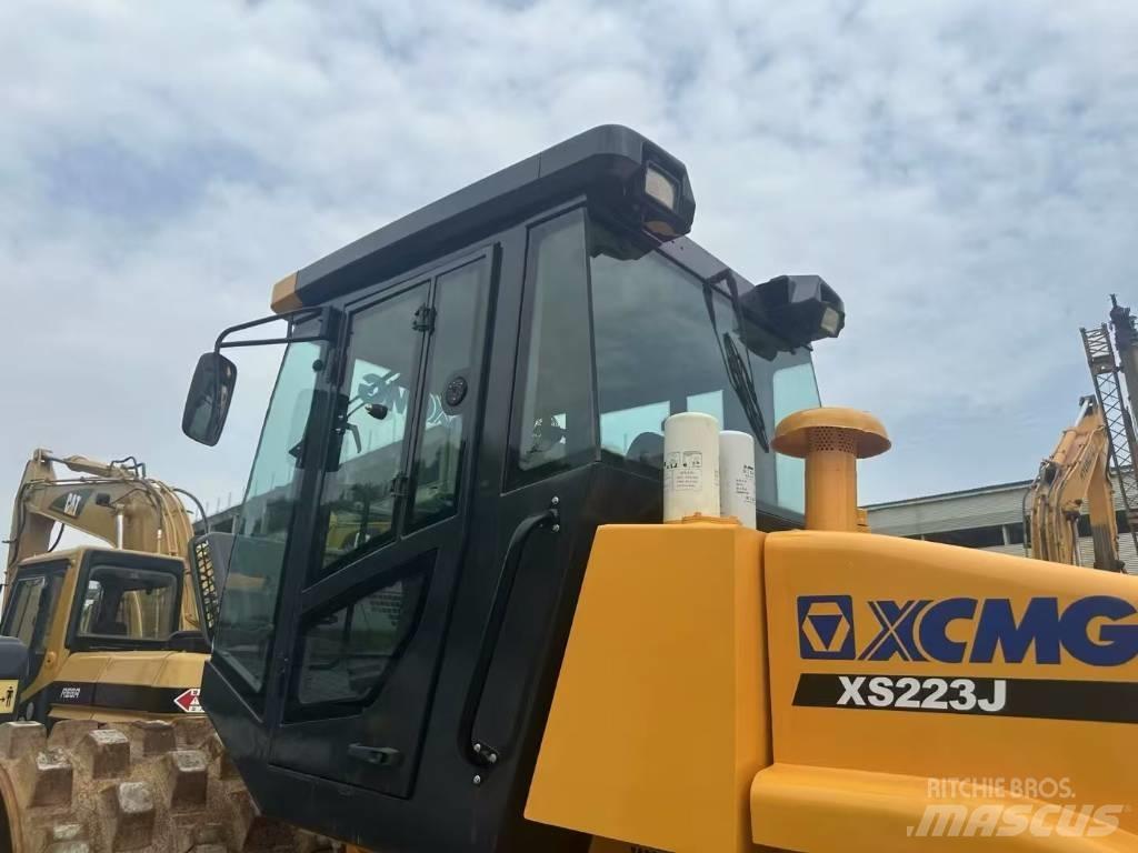 XCMG XS 223 J 싱글 드럼 롤러