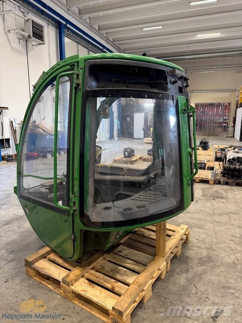 John Deere 1210E 캐빈 및 인테리어