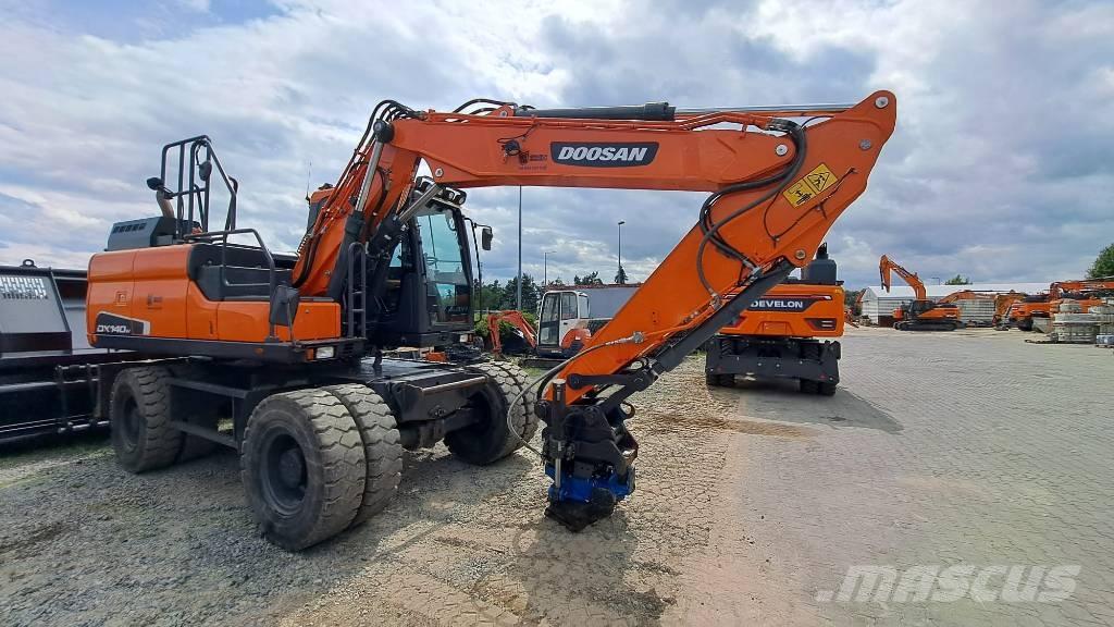 Doosan DX140W-5  휠 굴삭기