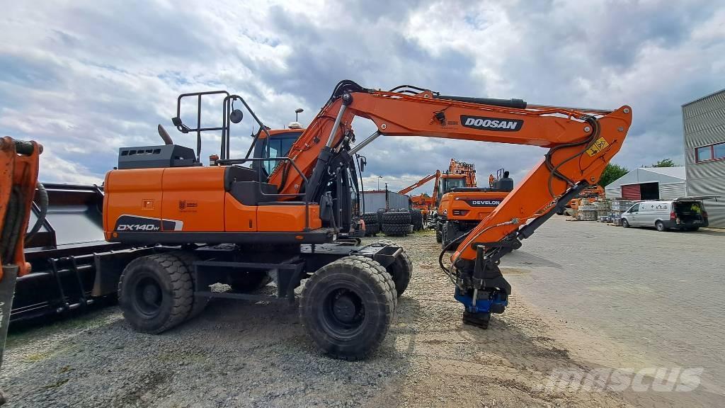 Doosan DX140W-5  휠 굴삭기