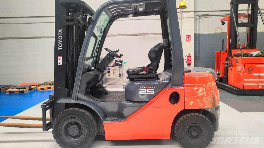 Toyota 52-8 FD F 25 디젤 지게차