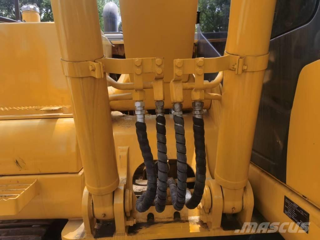 Komatsu PC 130 대형 굴삭기 29톤 이상