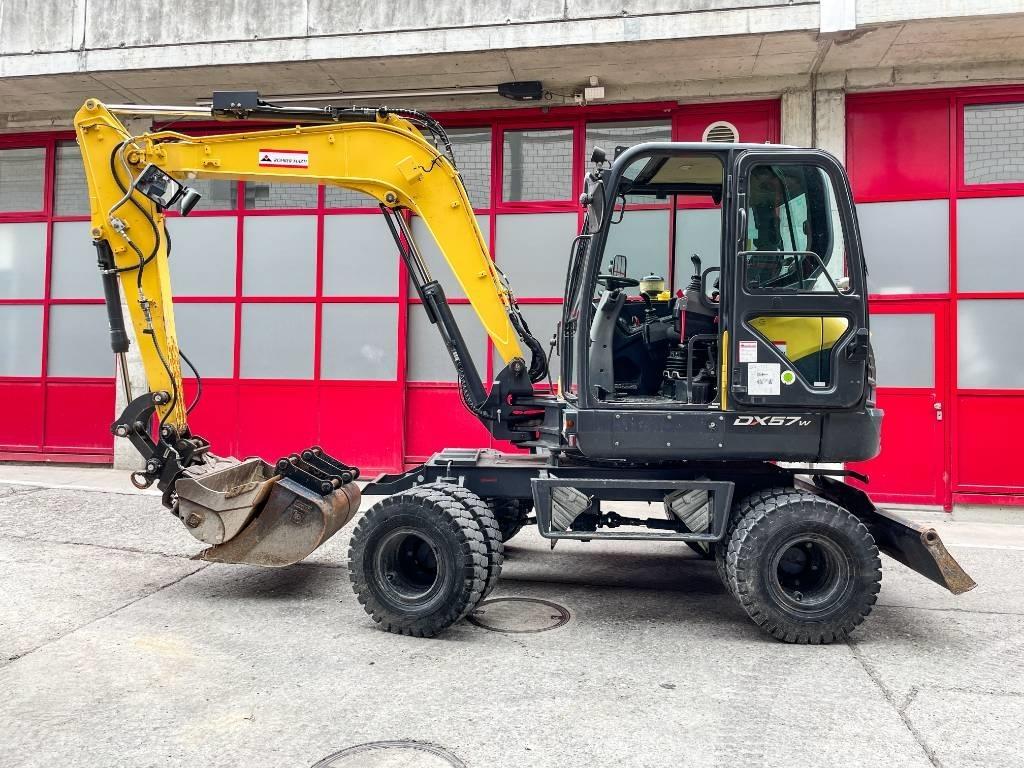 Doosan DX 57 W-5  휠 굴삭기