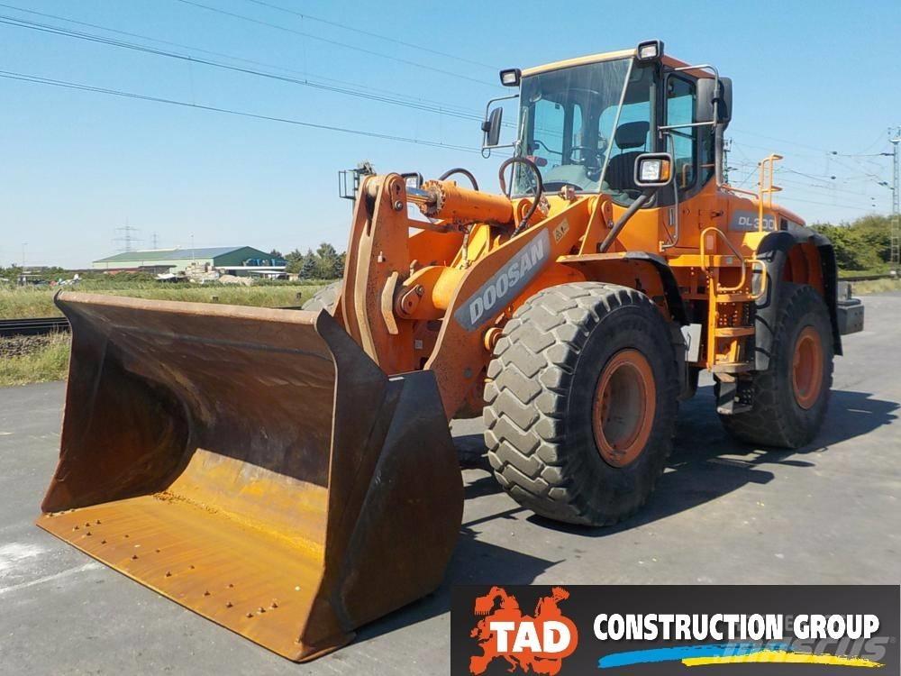Doosan DL 300  휠로우더