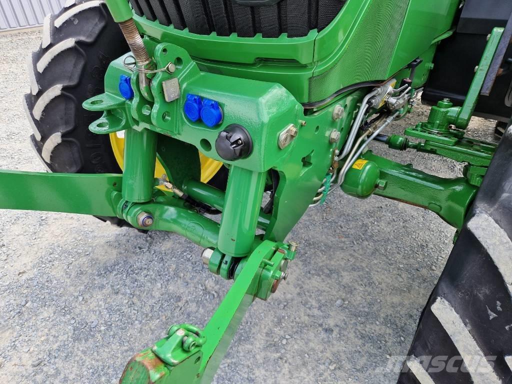 John Deere 6115 R 트랙터