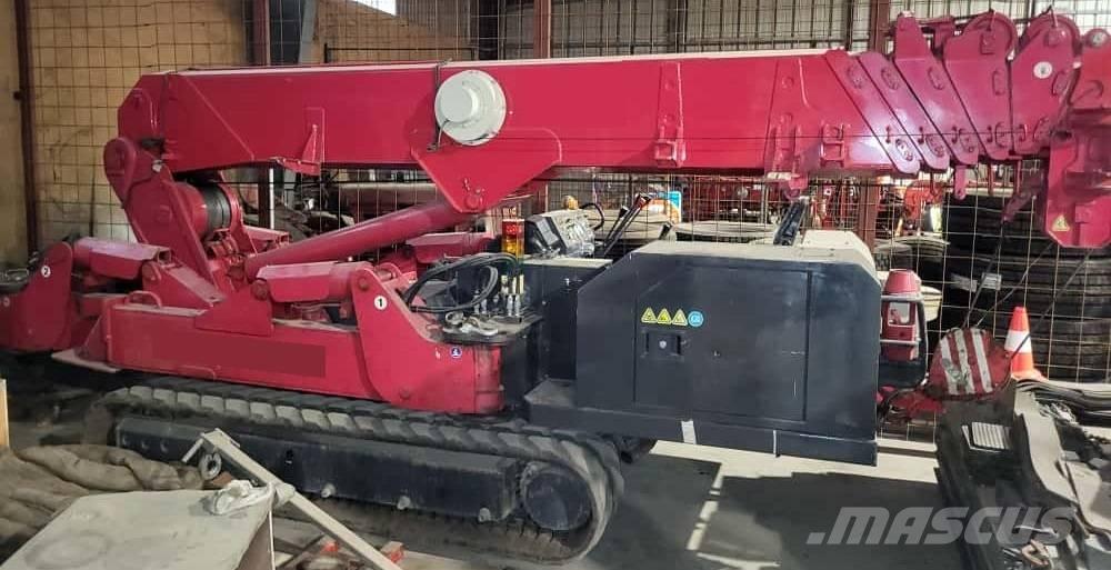 Unic B-775 트랙 크레인