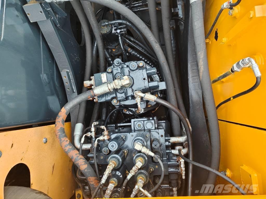 Hyundai R210W-9  휠 굴삭기