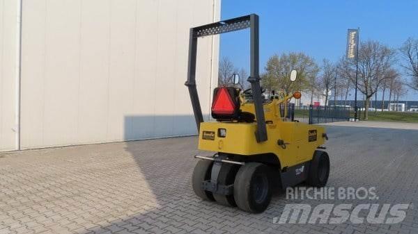 Sakai TS 160 공기 타이어 롤러