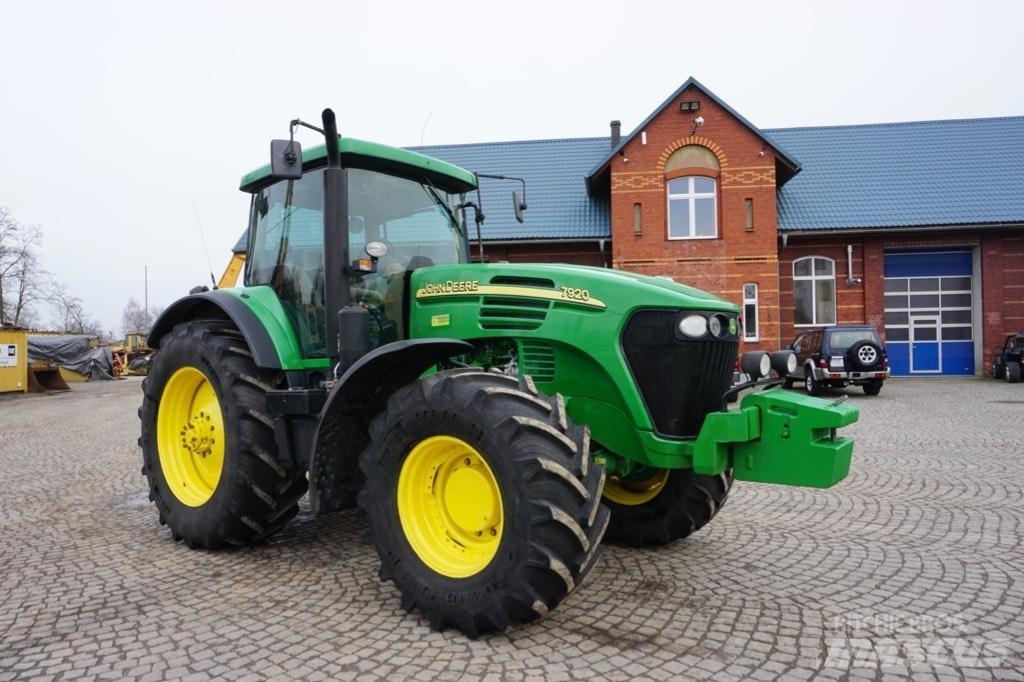 John Deere 7920 트랙터