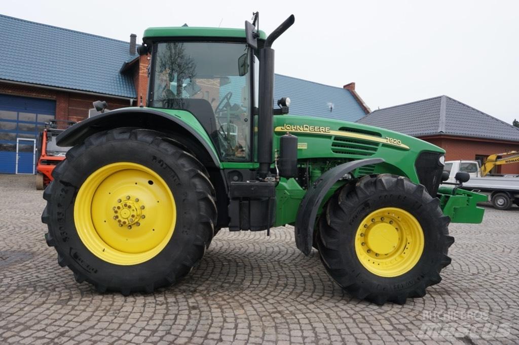 John Deere 7920 트랙터