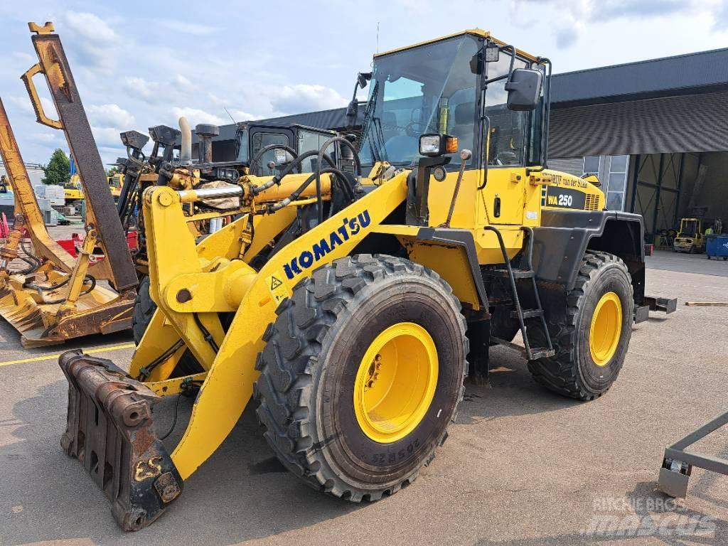 Komatsu WA 250-5H  휠로우더