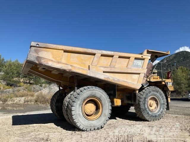 CAT 775 E 초대형 덤프 트럭