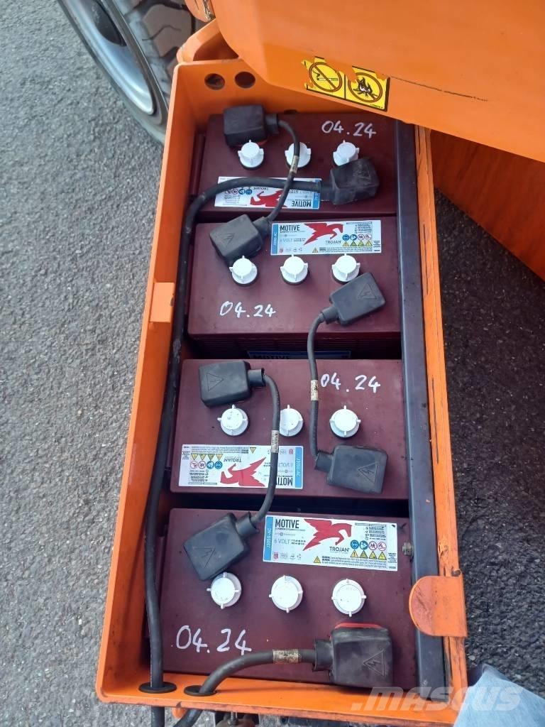 JLG E 300 AJP 관절형 전동이동 리프트