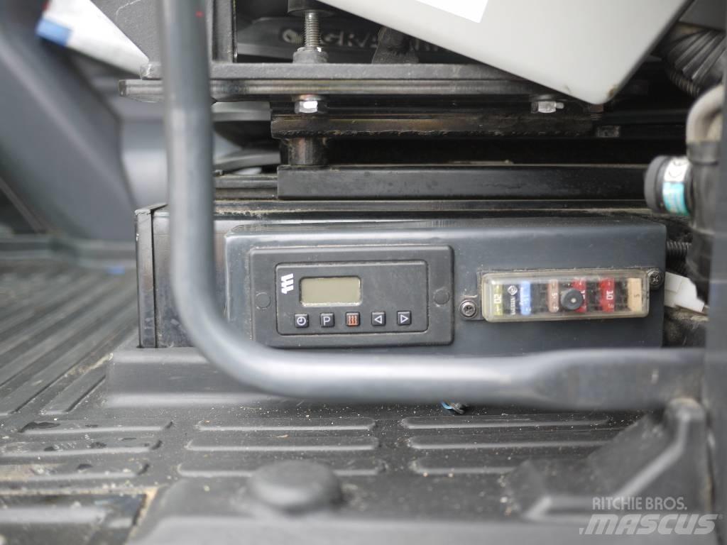 Komatsu PW 160-8  휠 굴삭기