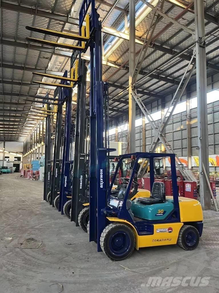 Komatsu FD 30 T-17 디젤 지게차