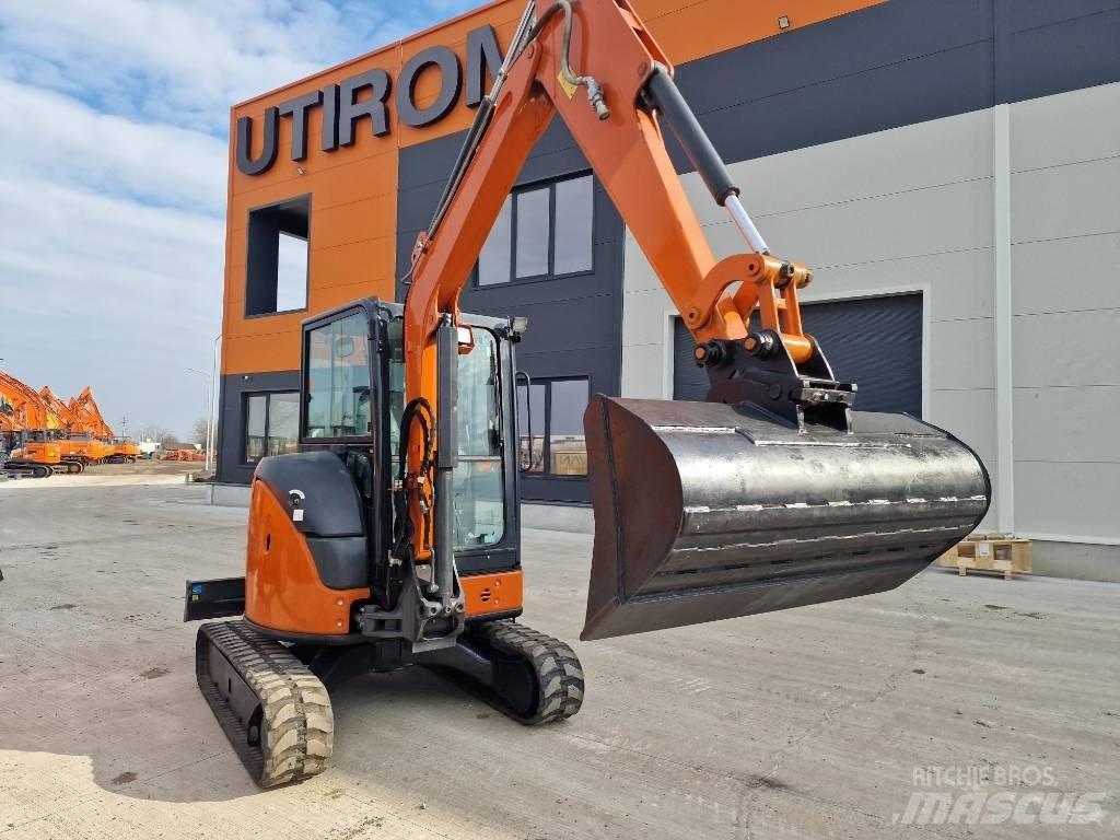 Hitachi ZX38U-6 소형 굴삭기 7톤 미만
