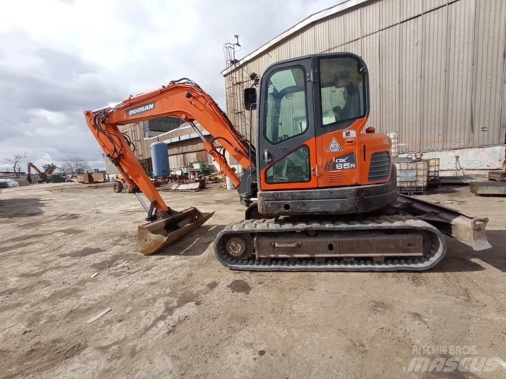 Doosan DX 85 R-3 중형굴삭기 7톤-28톤