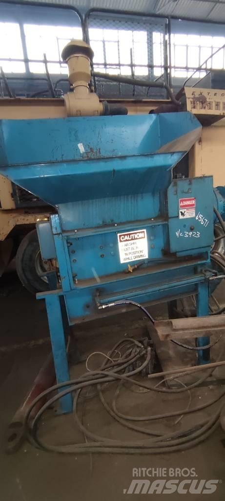  Securit Compactor 다목적 장비