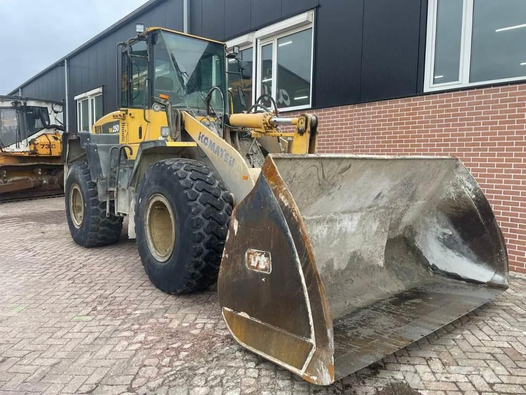 Komatsu WA250-5  휠로우더