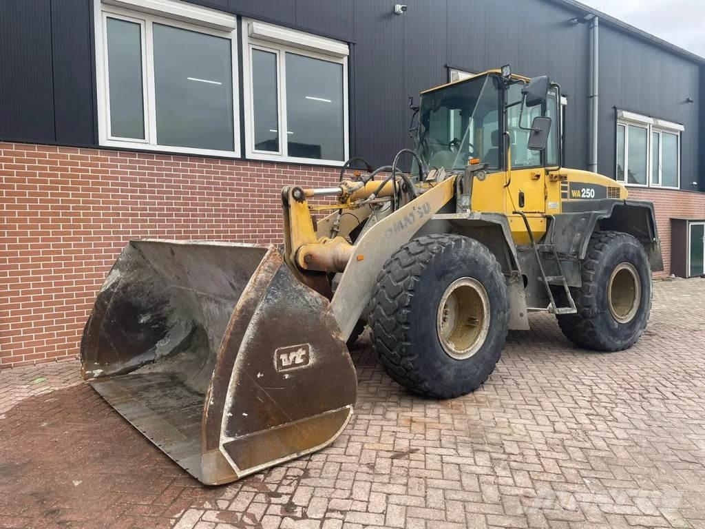 Komatsu WA250-5  휠로우더
