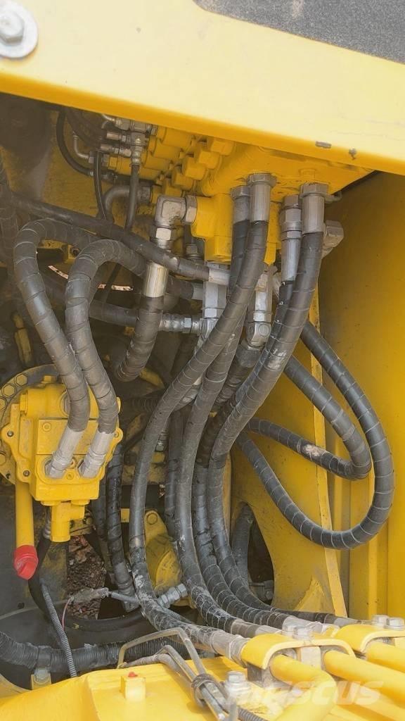 Komatsu PC 130 중형굴삭기 7톤-28톤