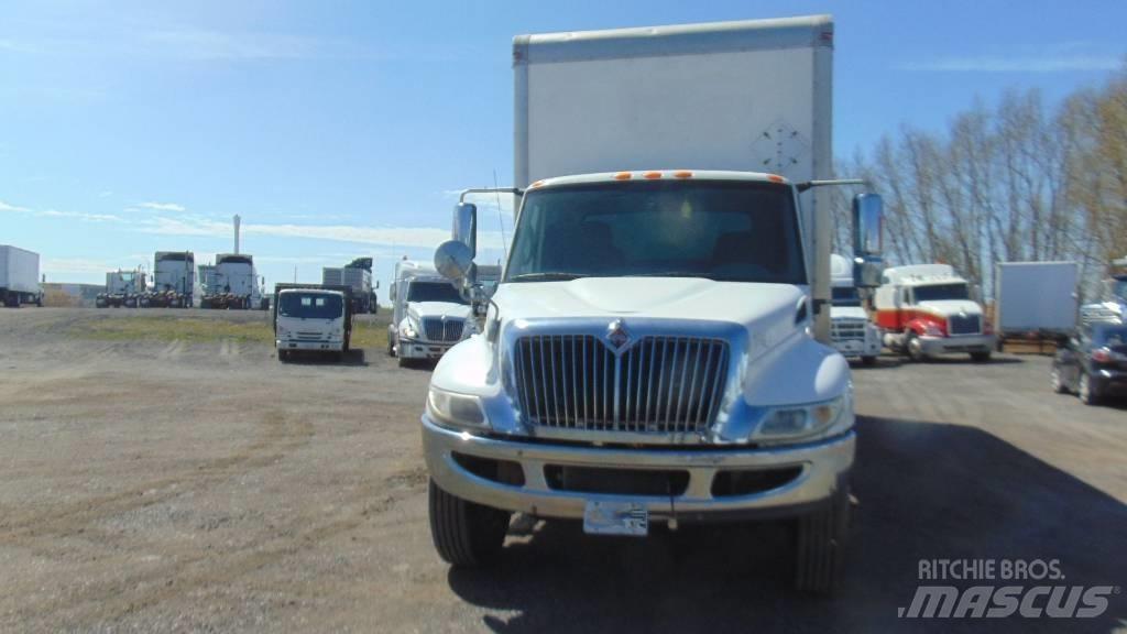 International 4400 탑차 트럭