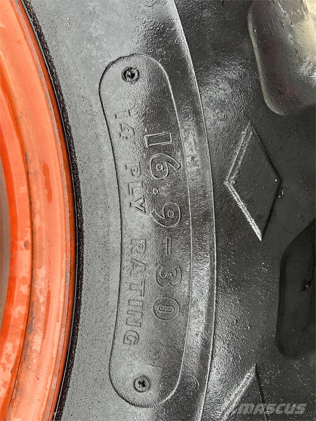 Goodyear 16,9-30 타이어, 휠 및 림