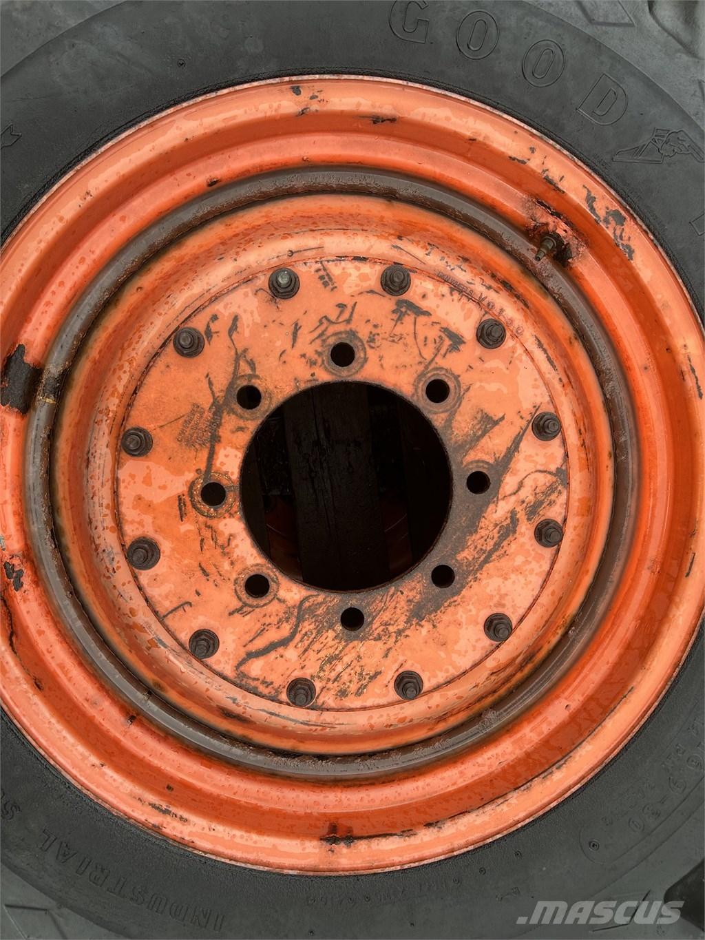 Goodyear 16,9-30 타이어, 휠 및 림