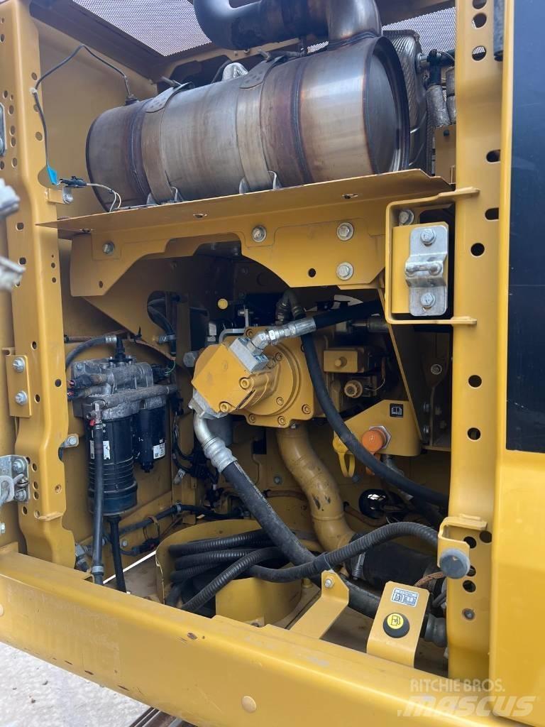 CAT 320 대형 굴삭기 29톤 이상