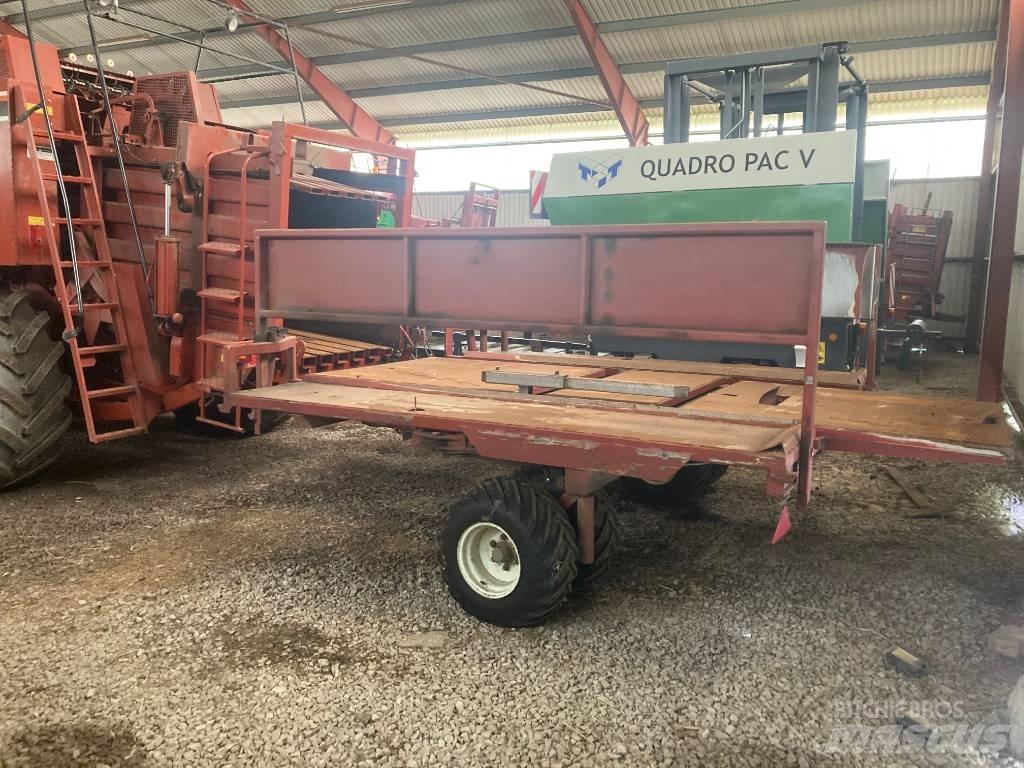 Hesston 4900 각형 곤포기