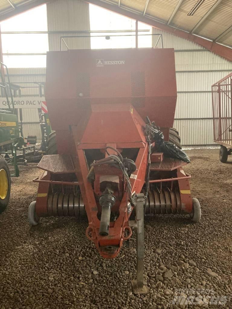 Hesston 4900 각형 곤포기