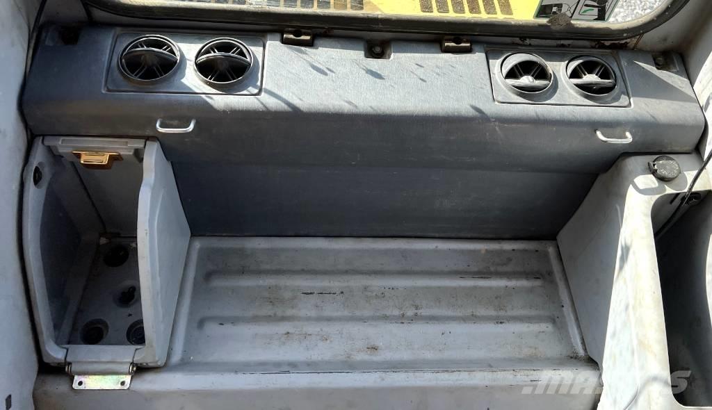 Komatsu PC 220 LC-7L 대형 굴삭기 29톤 이상