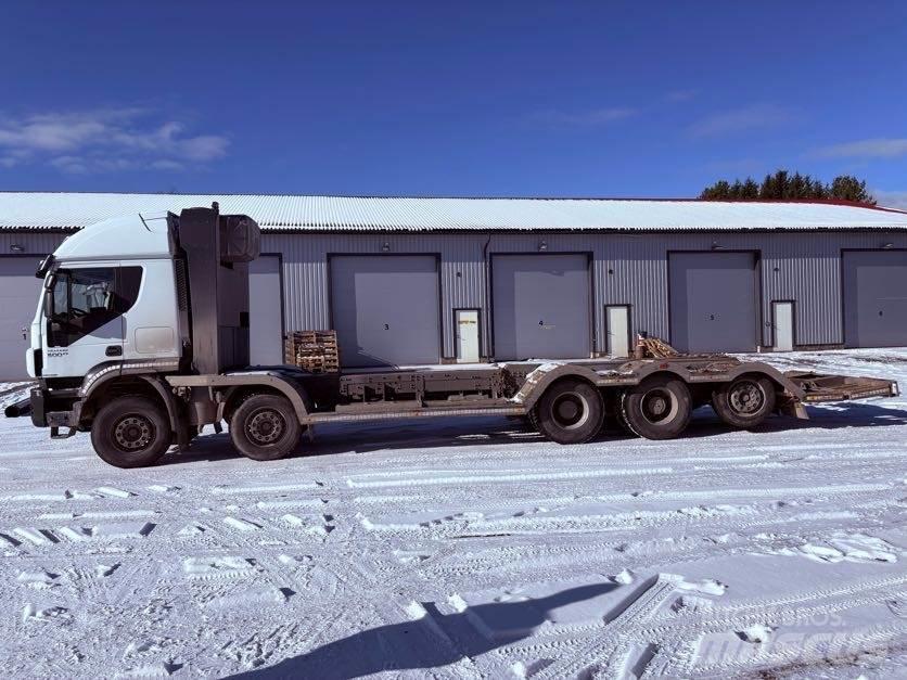 Iveco Trakker 산림 기계 운반 트럭