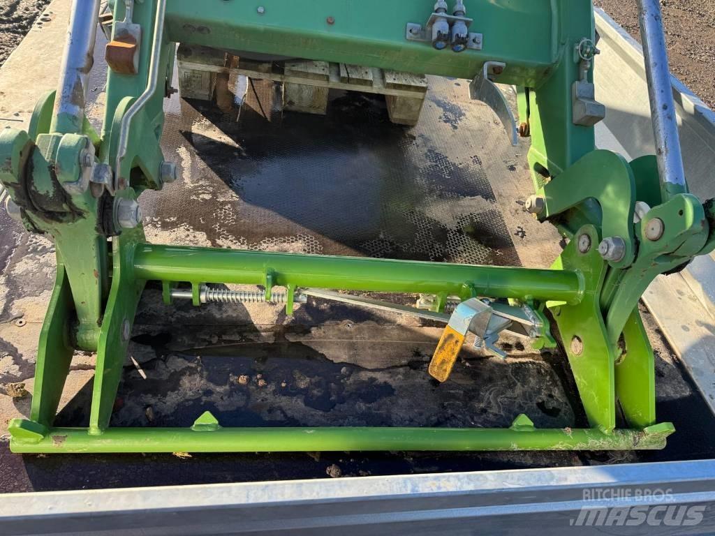 Fendt CARGO 4X80 프론트 로더 및 굴착기