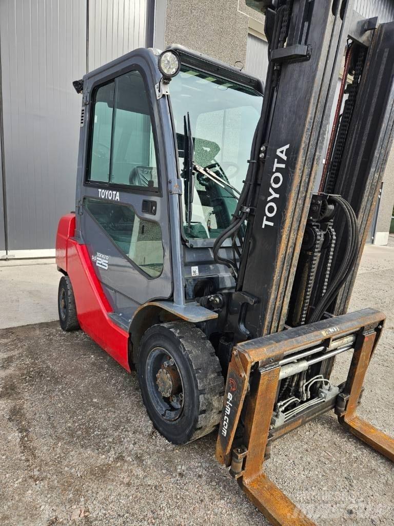 Toyota 02-8 FDF 25 디젤 지게차