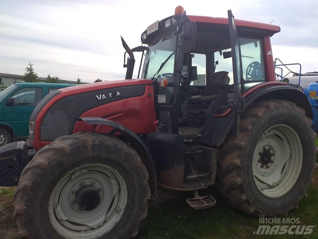 Valtra N121 트랙터