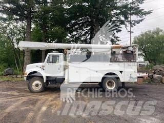 Altec AM855 트럭 탑재 고소작업대
