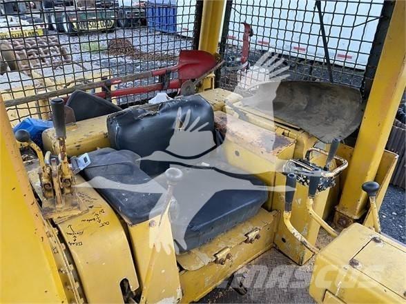 Komatsu D65E-6 크롤러 도저